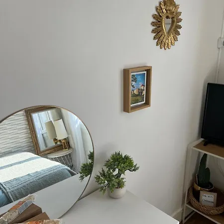 Petit Cocoon Face Au Chateau De Lägenhet *